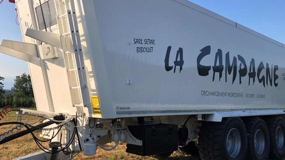 La Campagne propose un modèle de remorque à fond roulant dont la capacité atteint 64 m³. © La Campagne